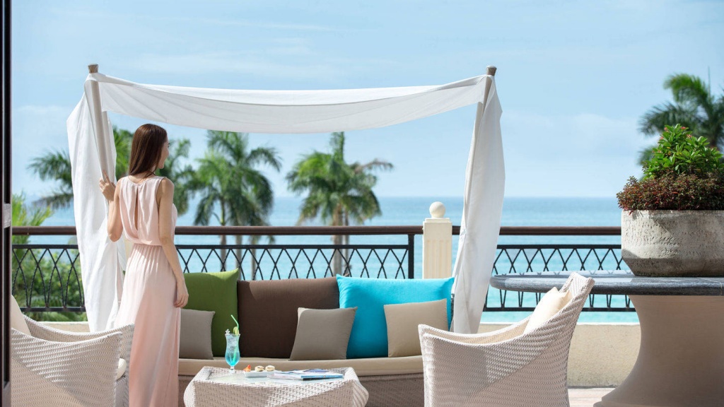 syxmc-balcony-0101-hor-wide.jpg