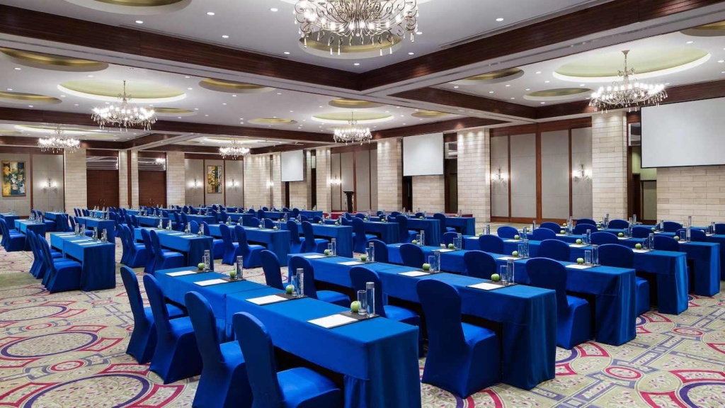 syxmc-ballroom-0109-hor-wide.jpg
