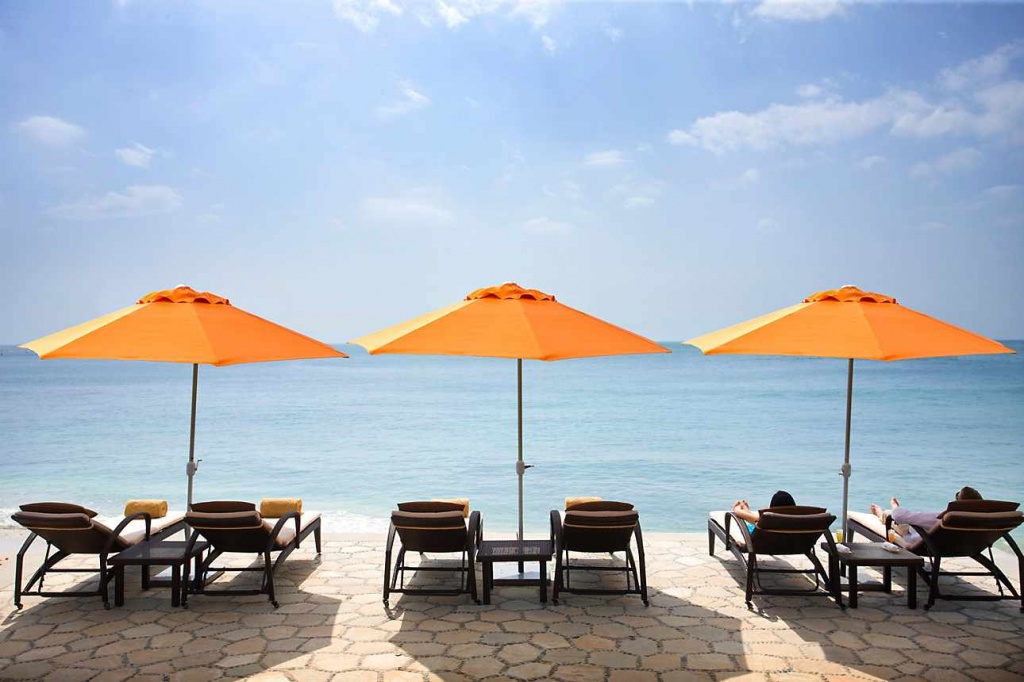 dmo-Sanya-Must-trys-00-Hero-sanya-leisure-deck-chairs-1.jpg