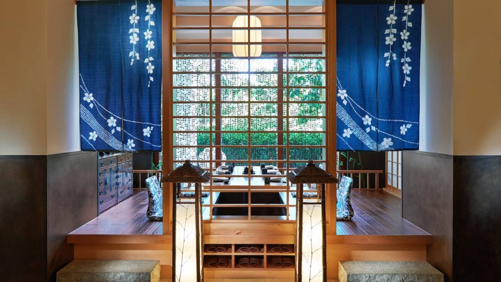 syxmc-restaurant-0105-hor-wide.jpg